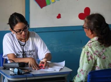Voluntários realizam exames gratuitos para população carente de Santa Cruz de Cabrália