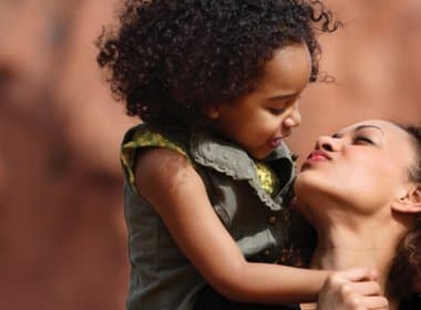 Amor de mãe leva a maior desenvolvimento cerebral do filho, diz pesquisa