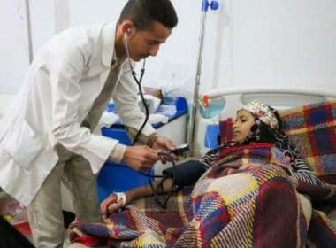 Cólera deve atingir 1 em cada 45 iemenitas até o fim de 2017, aponta Cruz Vermelha