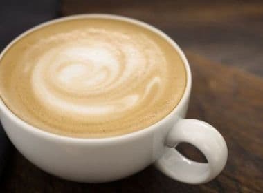 Pesquisa aponta que beber três xícaras de café por dia pode ser melhor que ficar sem a bebida