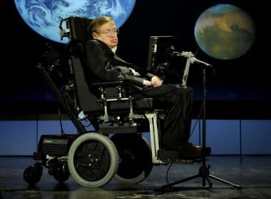 Para especialista, Hawking não tinha ELA: 'Tive pacientes reabilitados com falso diagnóstico'