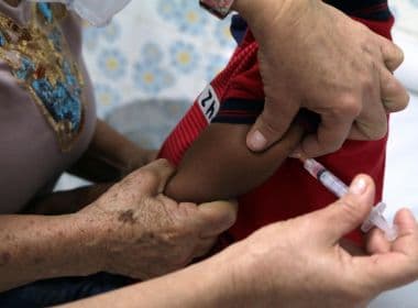 Baixa cobertura vacinal pode levar a 'bomba atômica' de doenças, avalia infectologista