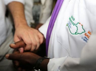 Cerca de 70% dos brasileiros aprovam saída dos médicos cubanos do país