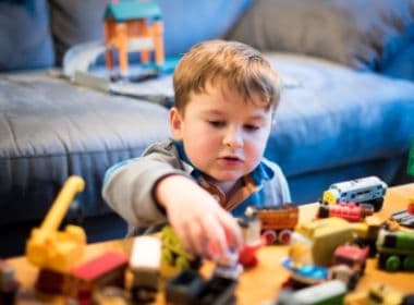 Sociedade Brasileira de pediatria alerta pais sobre a compra de brinquedos no Natal
