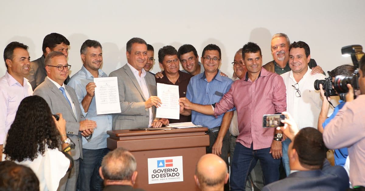 Rui Costa e prefeitos assinam consórcios para policlínicas em três regiões da Bahia