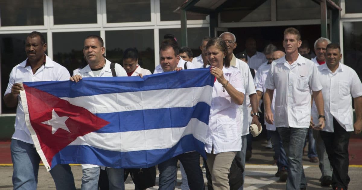 Após saída do Mais Médicos, pedidos por refúgio de cubanos quase triplicam