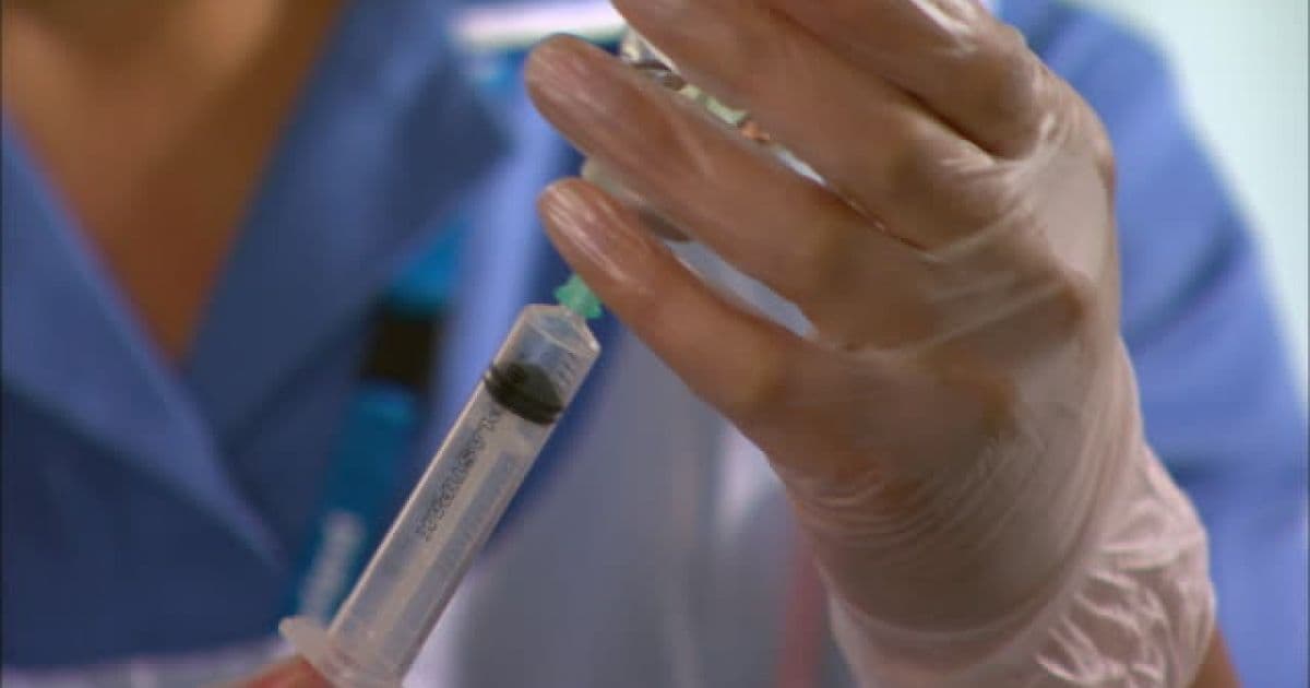 Pediatra é acusado de reutilizar seringas após 900 crianças do Paquistão contraírem HIV