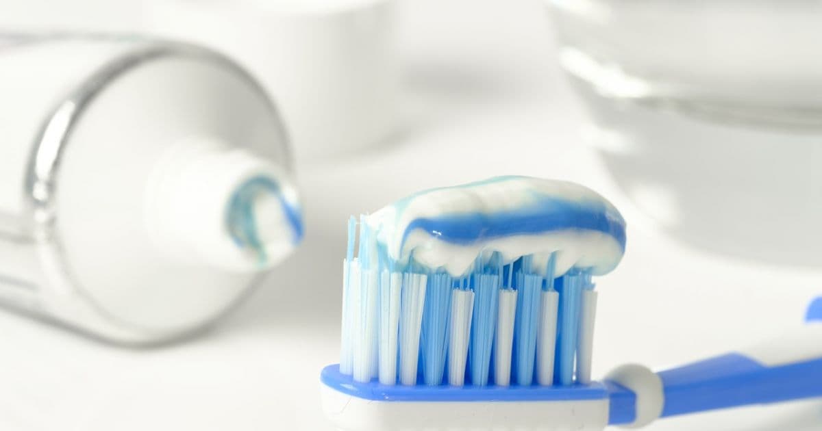 Pessoas que escovam os dentes no mínimo 3 vezes ao dia protegem o coração, revela estudo