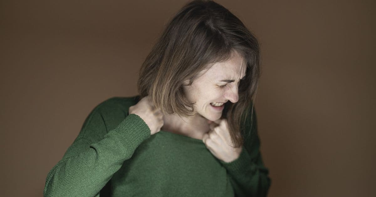 Pessoas que usam palavrões têm mais resistência à dor, revela estudo britânico
