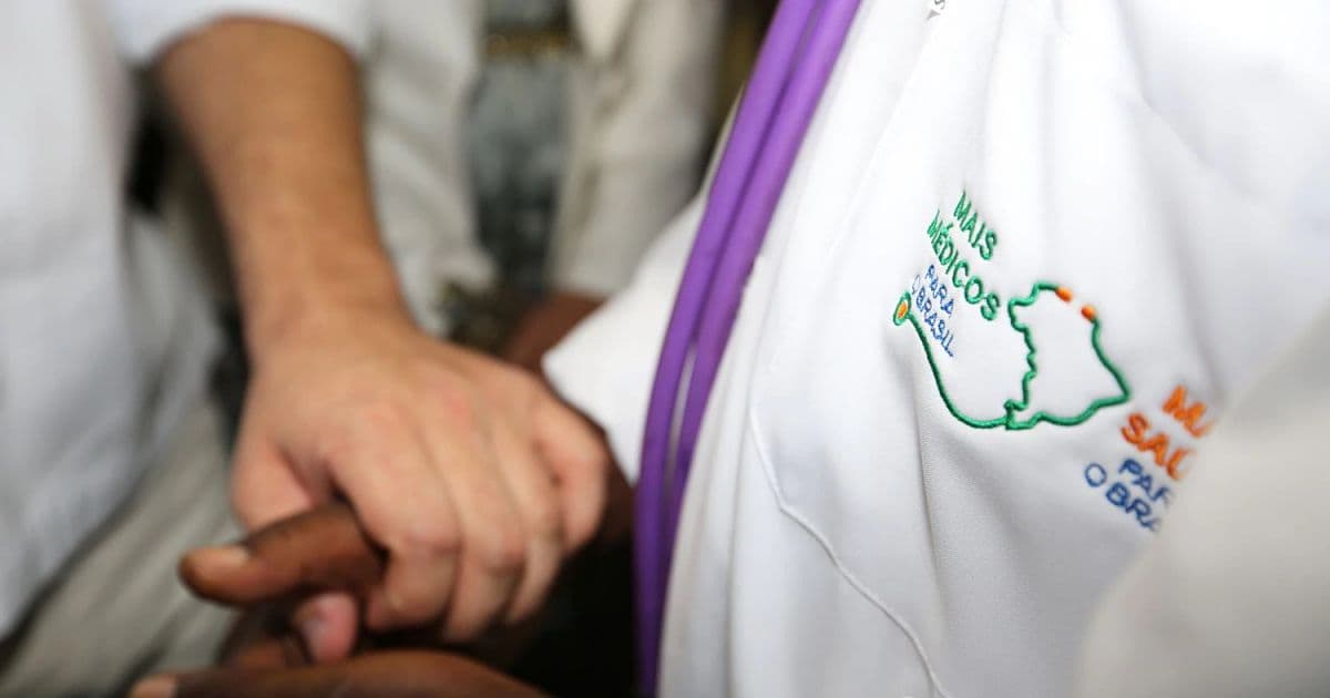 Sem médicos, governo Bolsonaro terá de readmitir profissionais cubanos