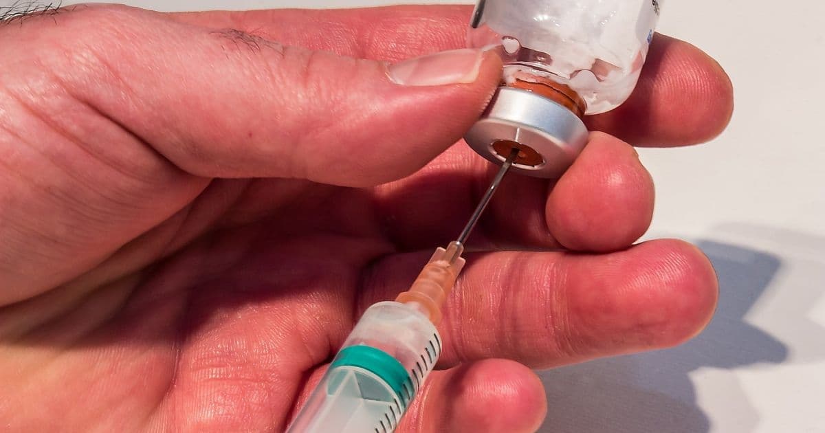 Vacina da Covid-19 vai custar 21 dólares por pessoa, prevê Ministério da Saúde