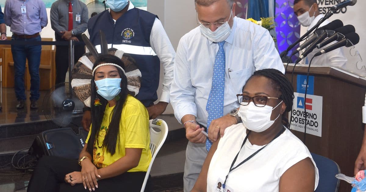 Primeira pessoa vacinada na Bahia, enfermeira pega Covid-19 antes de tomar 2ª dose