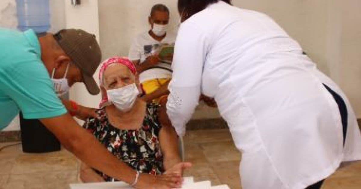 Salvador continua a vacinar idosos a partir dos 78 anos nesta segunda; confira horários