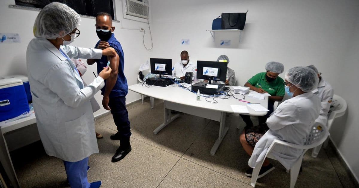 Pacientes em hemodiálise são vacinados contra a Covid-19 nesta segunda em Salvador