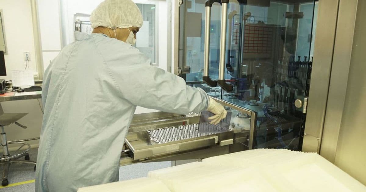 Fiocruz e Butantan podem entregar 27 milhões de doses em abril com IFA já importado