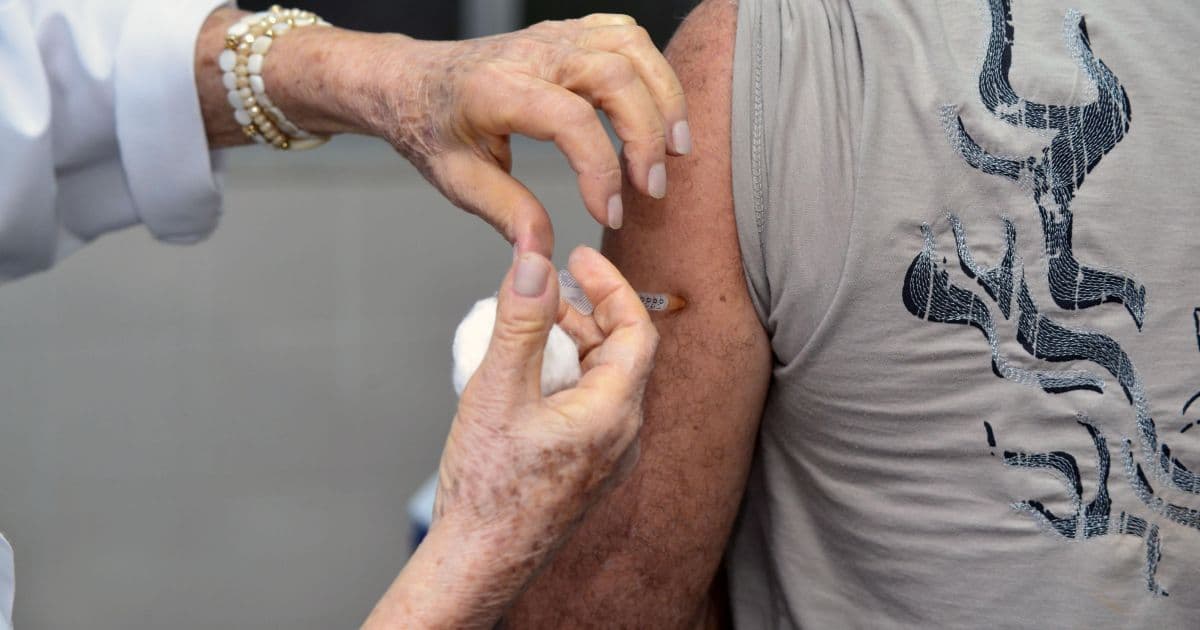 Extensão no horário: Vacinação para idosos de 61 anos começa neste sábado em Salvador