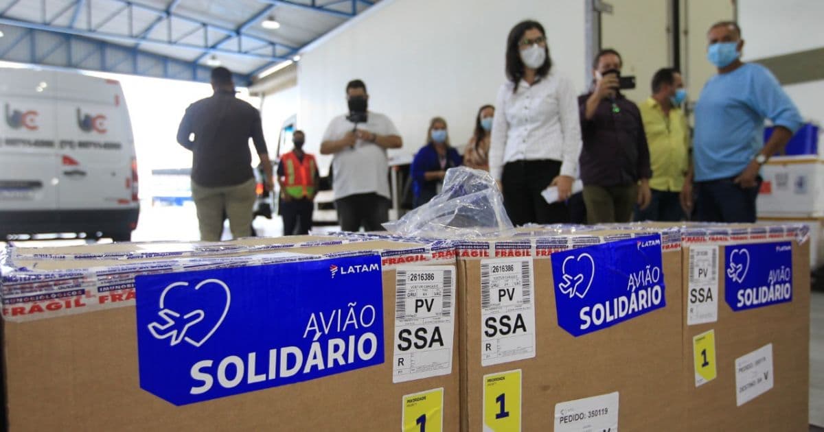 Primeiro lote de vacinas da Pfizer contra o novo coronavírus chega a Salvador
