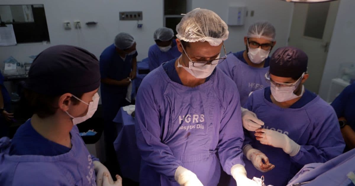 Primeira paciente da Bahia a se submeter a neurocirurgia para AVC já consegue mexer a perna 