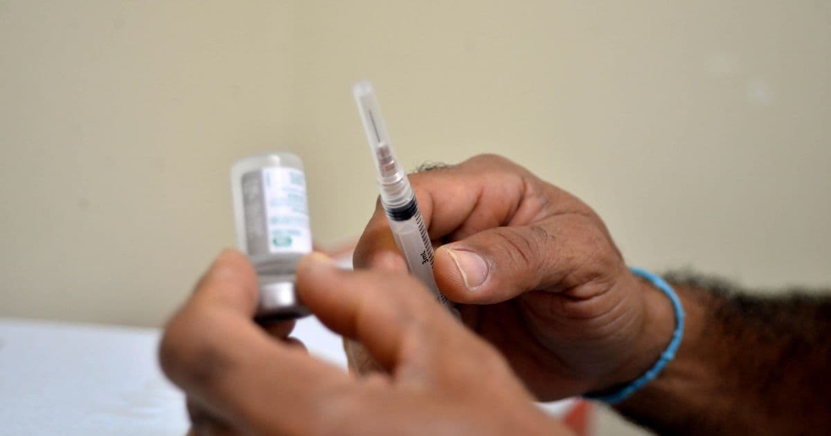 Mutirão de vacinação em Salvador inclui pessoas a partir de 50 anos neste sábado