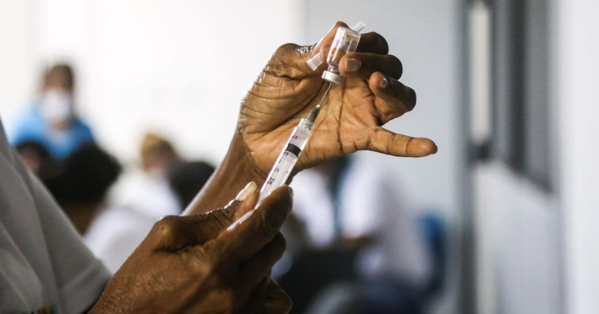 Por falta de doses, prefeitura suspende vacinação contra a Covid-19 em Salvador