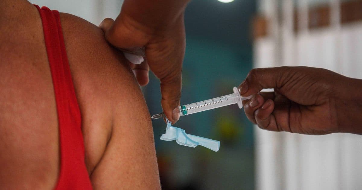 Salvador segue com vacinação para pessoas com 26 anos e grupos prioritários nesta terça