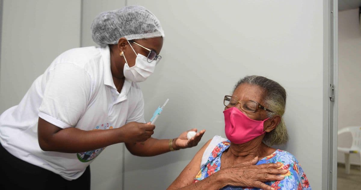 Ministério da Saúde analisa viabilidade de 3ª dose; idosos receberão reforço primeiro