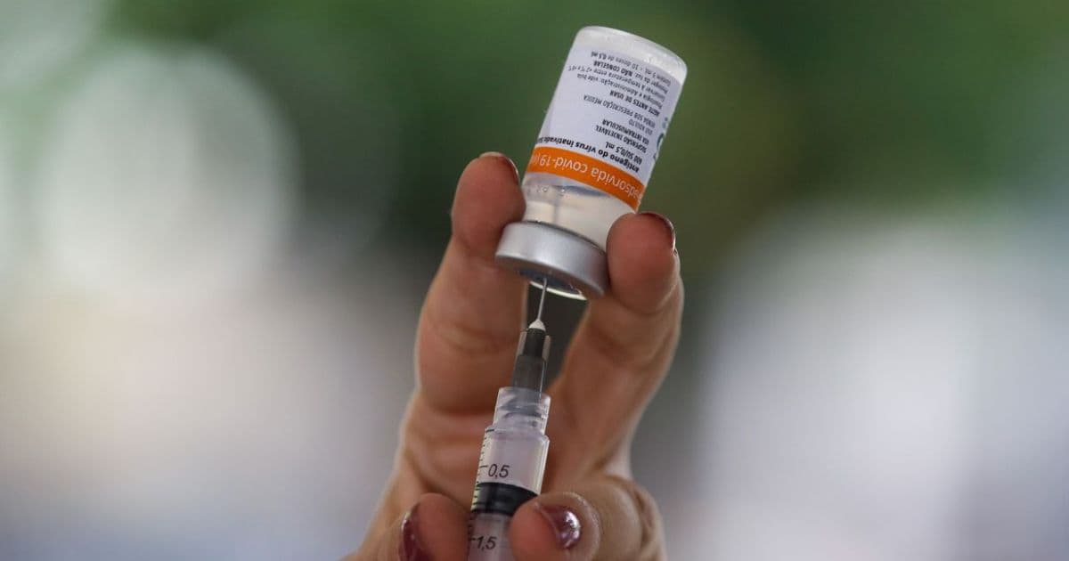 Vacinação de adolescentes de 12 a 17 anos e 3ª dose é aprovada na Bahia