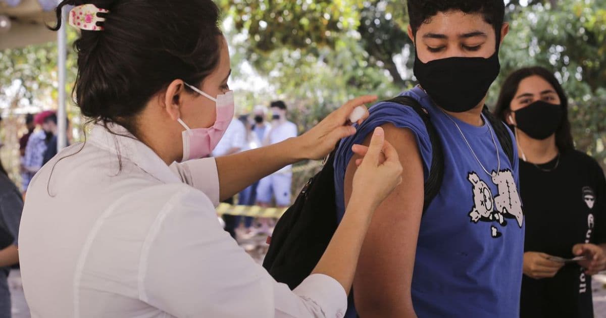 Ministério da Saúde ignora Bolsonaro e defende vacinação de adolescentes ao STF