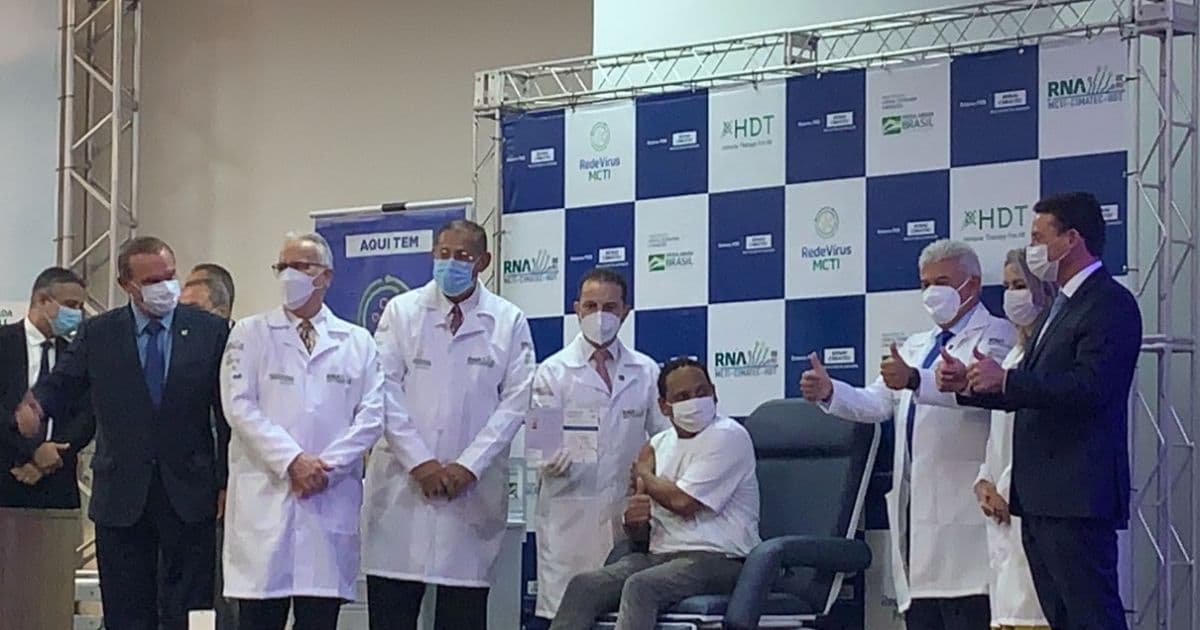 Covid-19: Vacina brasileira CIMATEC HDT é aplicada pela primeira vez no país 