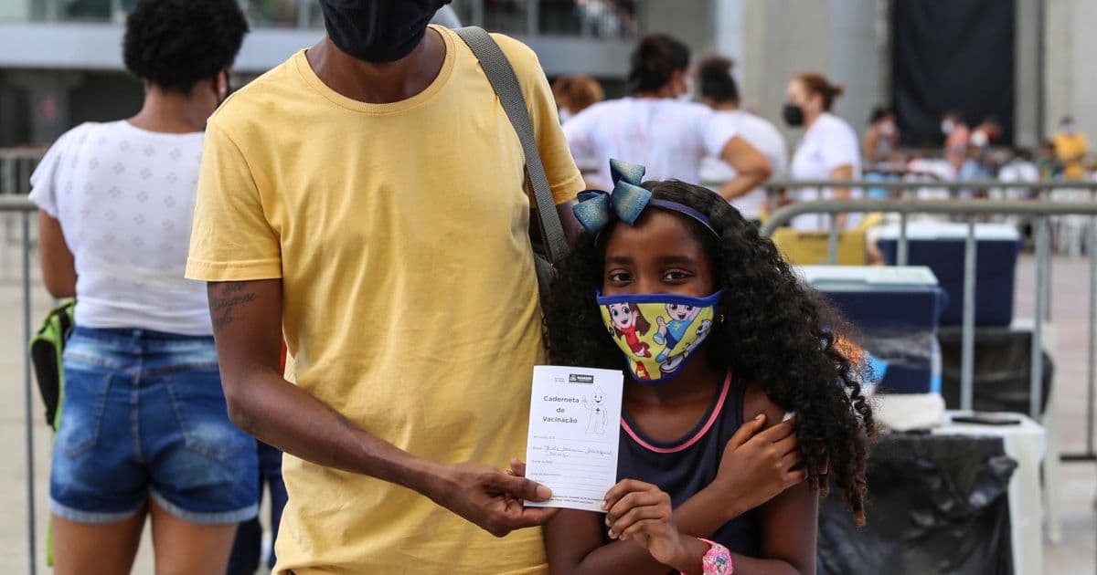 Salvador realiza mobilização para atualizar caderneta de vacinação infantil