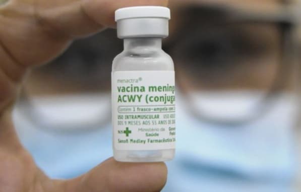 frasco de vacina contra meningite ACWY
