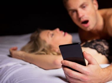 Estudo diz que os casais ficarão sem sexo em 2030 por causa da internet