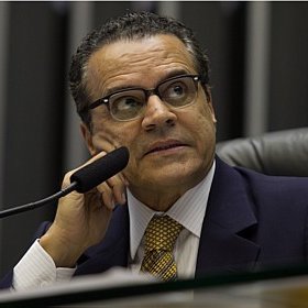 Henrique Alves admite dificuldades para levar ao plenário projeto sobre biografias