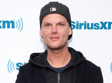 ‘Ele queria achar a paz’, diz família do DJ Avicii, que faleceu aos 28 anos