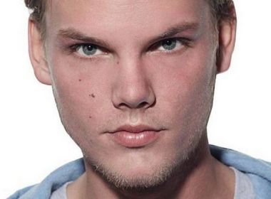 Avicii se suicidou após cortar pulso e pescoço com vidro, diz site