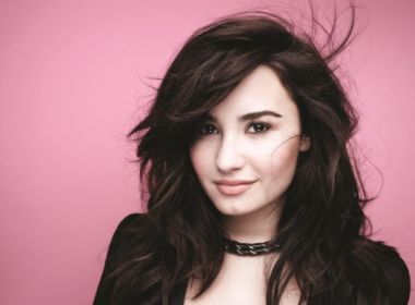 Após suposta overdose, representante diz que Demi Lovato 'está acordada e com sua família'