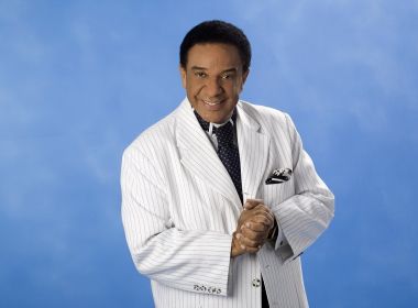 Agnaldo Timóteo tem sedativos suspensos e respira sem ajuda de aparelhos 