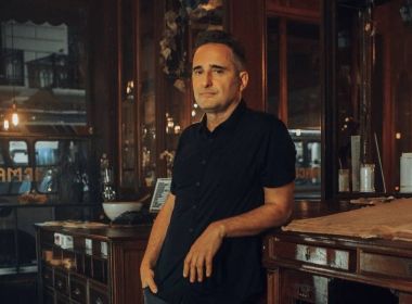 Após show, Jorge Drexler é revistado durante blitz da polícia em casa de festa de Pelotas