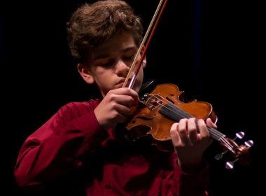 Violonista de 13 anos é convidado da Osba em concerto nesta quinta no TCA