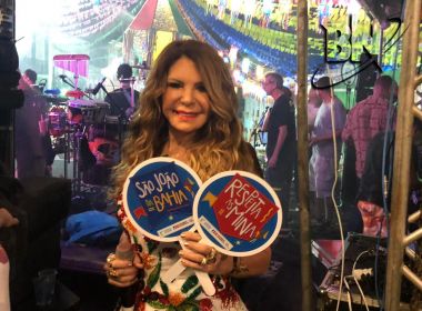 Elba Ramalho inicia show no São João do Pelourinho e canta clássicos do forró 