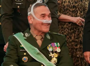 Ex-comandante do Exército, Villas Bôas lamenta não poder mais tocar violão e viola