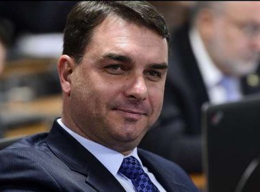 Flávio Bolsonaro elogia Sérgio Camargo após ele criticar Zumbi e a 'esquerda vitimista'