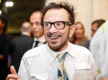 Tom Zé entra com representação judicial contra Zambelli por uso de música em rede social