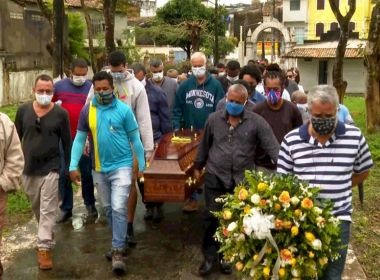 Jorge Portugal é enterrado sob aplausos em Santo Amaro, cidade onde nasceu