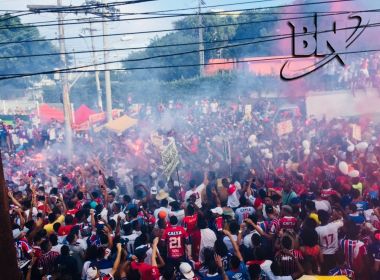 Cantoria da torcida e jogadores em cima do ônibus: a chegada do Bahia na Arena