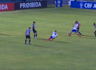 Após entrada desleal, Bahia posta foto da canela machucada de Zé Rafael