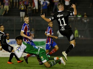 Goleiro Fernando lamenta derrota do Bahia: 'Com um a menos é difícil'