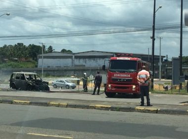 Carro do presidente do Bahia pega fogo em Simões Filho