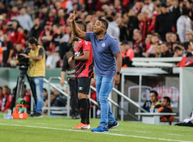 Após derrota, Roger diz que Bahia não jogou mal e valoriza 'esforço' do time