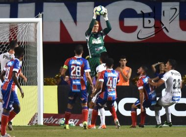 Douglas lamenta gol do Santos após pegar pênalti: 'Difícil explicar'